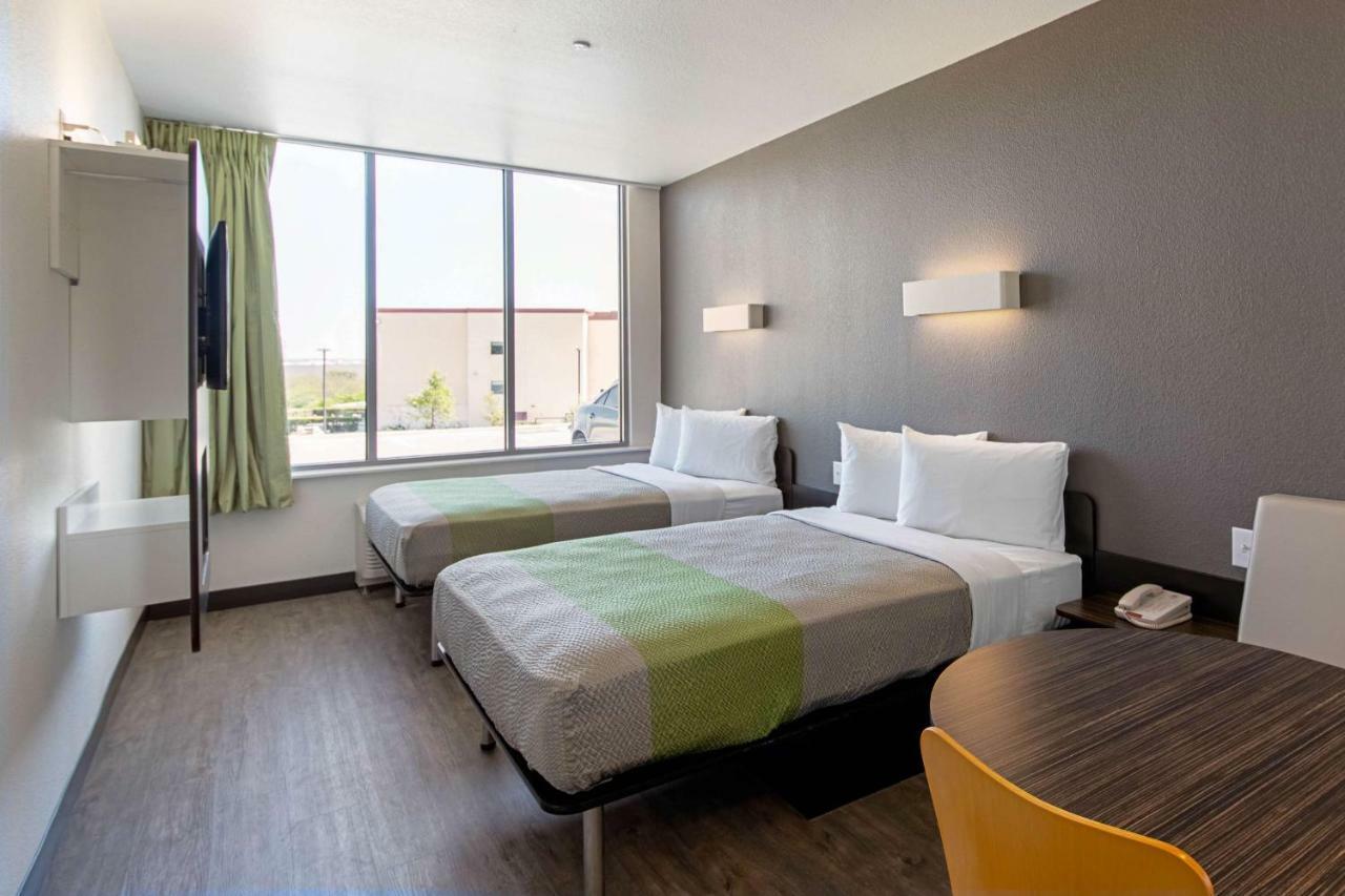 Motel 6 Austin Airport Exterior foto