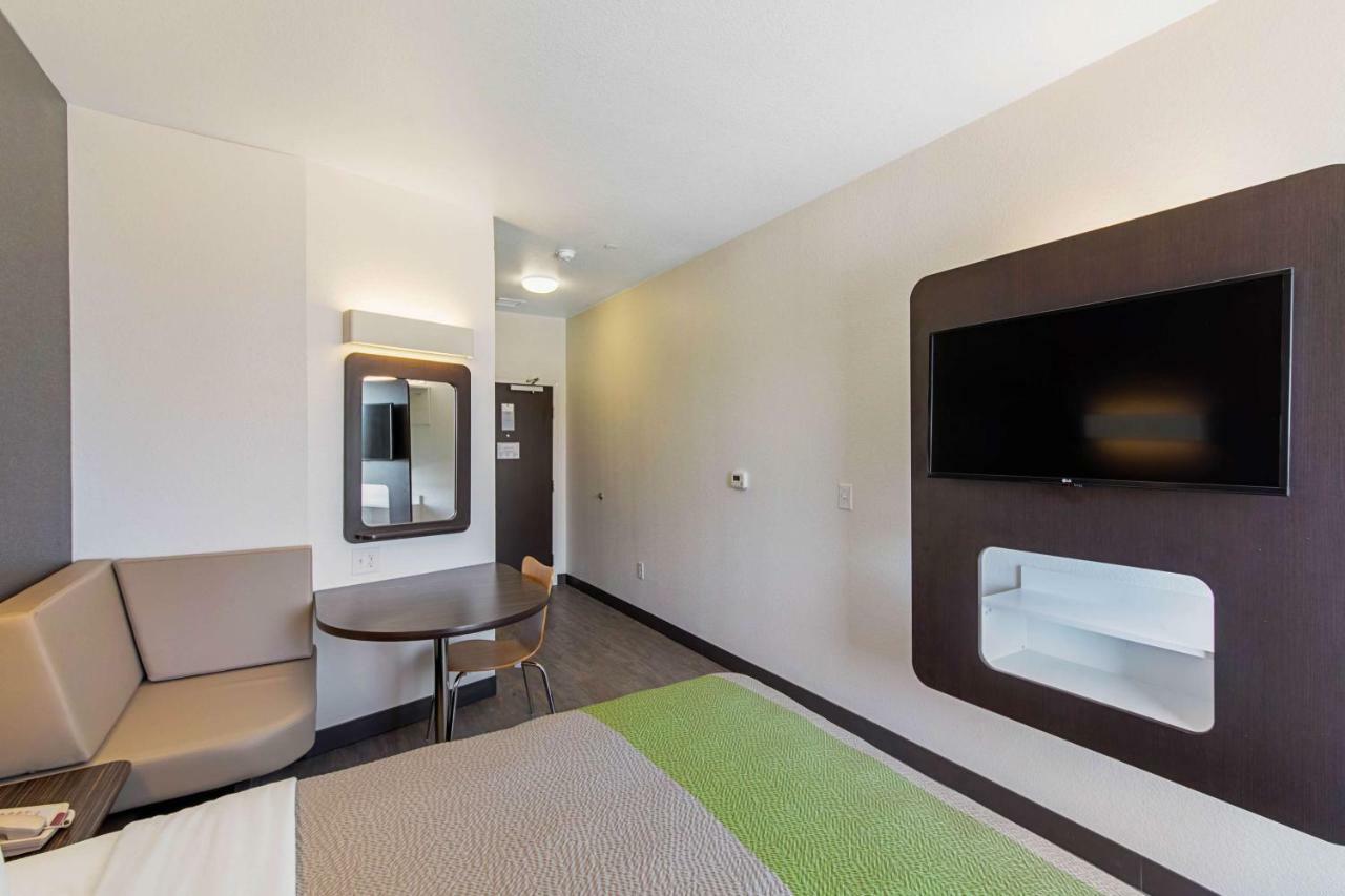 Motel 6 Austin Airport Exterior foto